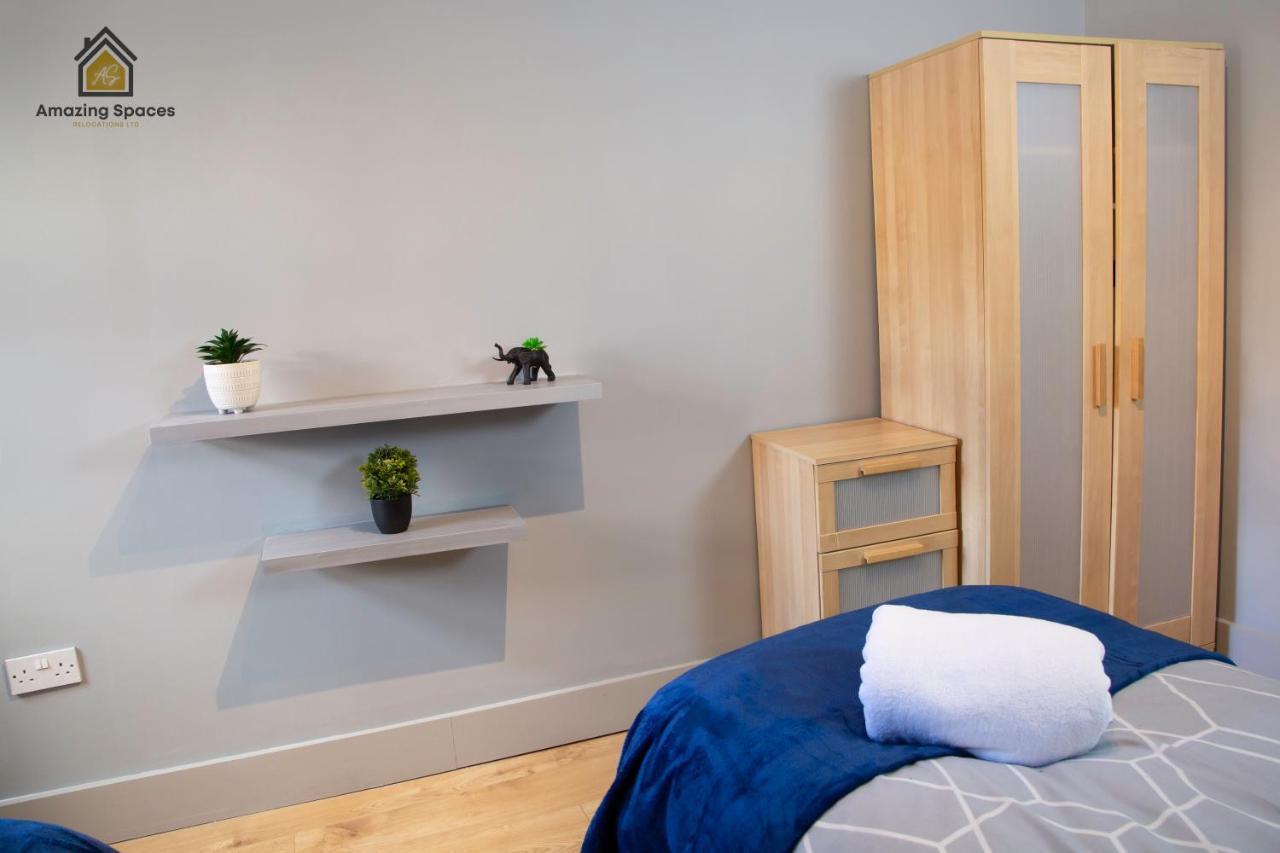 City Centre 2 Bed Flat Sleeps 3 For Work And Leisure With Free Wifi By Amazing Spaces Relocations Ltd Warrington  Zewnętrze zdjęcie